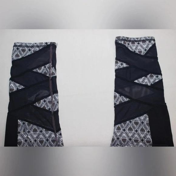 Women’s Athleta Mantra Mosaic Mesh Cropped High Rise Activewear Leggings Small - Picture 10 of 13